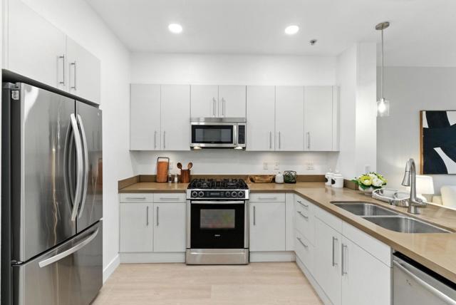 866 Altaire Walk, Palo Alto CA: https://media.crmls.org/mediaz/e7aa348a-b7ae-4e8c-ab04-2a348d940157.jpg