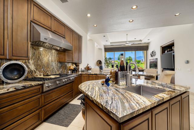 945 Hawk Hill Trail, Palm Desert CA: https://media.crmls.org/mediaz/e7aac4ad-e602-4f54-ac30-41ffa77916c8.jpg