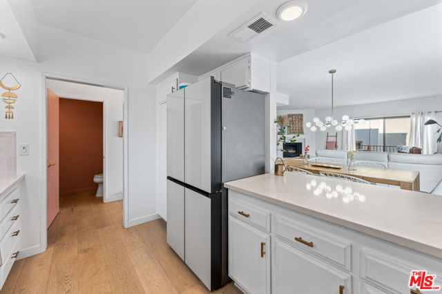 4543 Coldwater Canyon Avenue, 1 photo 5