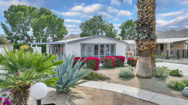 49305 Highway 74, Palm Desert CA: https://media.crmls.org/mediaz/e7aad19a-1bec-45ea-a562-2cb77e49533e.jpg