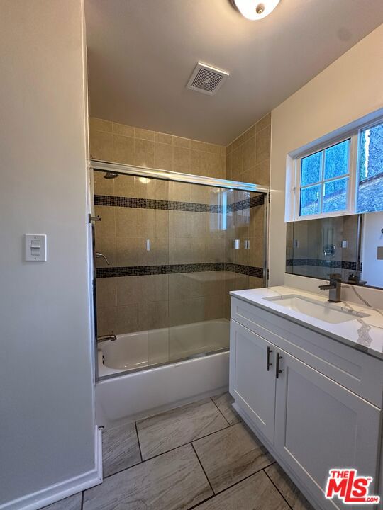 10429 Oro Vista Avenue, Sunland CA: https://media.crmls.org/mediaz/e7ab70fb-063f-4cae-9b3c-dc5751565e5b.jpg