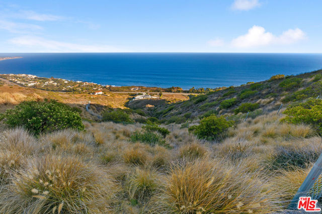 4140 Encinal Canyon Road, Malibu CA: https://media.crmls.org/mediaz/e7abfba3-f88c-4b0a-98ea-7d889b4421e2.jpg