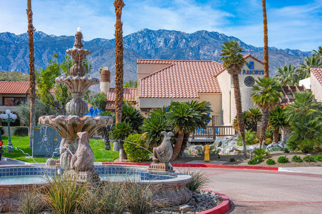 2345 S Cherokee Way, Palm Springs CA: https://media.crmls.org/mediaz/e7ac773b-f2f7-44af-807b-3d02b8bc0afd.jpg