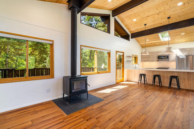 24718 Fern Valley Road, Idyllwild CA: https://media.crmls.org/mediaz/e7ac92da-3b32-4592-b3d0-a64f498ee461.jpg