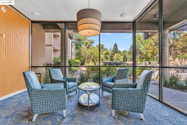 470 N N Civic Drive, Walnut Creek CA: https://media.crmls.org/mediaz/e7acbda3-8d53-4ac6-bd9e-4969e718da4c.jpg
