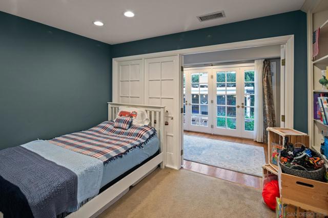 3733 La Cresta Dr, San Diego CA: https://media.crmls.org/mediaz/e7acd71e-6868-4bf2-b96d-fadc2a515c1f.jpg