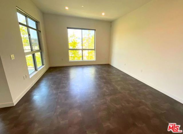 4140 Glencoe Avenue, Marina del Rey CA: https://media.crmls.org/mediaz/e7ad504b-0dfd-4095-8ed5-6822a834f267.jpg