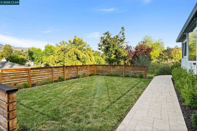 117 Montana Dr, Danville CA: https://media.crmls.org/mediaz/e7adf9dd-fd97-4d63-a014-63c955dd7d2d.jpg