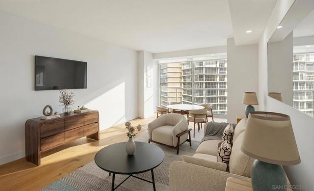 1760 Avenida Del Mundo, Coronado CA: https://media.crmls.org/mediaz/e7ae27b6-3b46-4856-9bc1-7f4b42a80f91.jpg