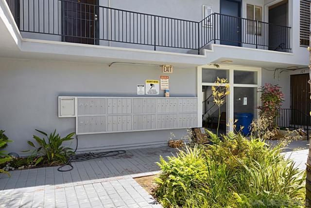 4750 Noyes St, San Diego CA: https://media.crmls.org/mediaz/e7aec52e-f059-4302-aaf6-30a3f249c45b.jpg