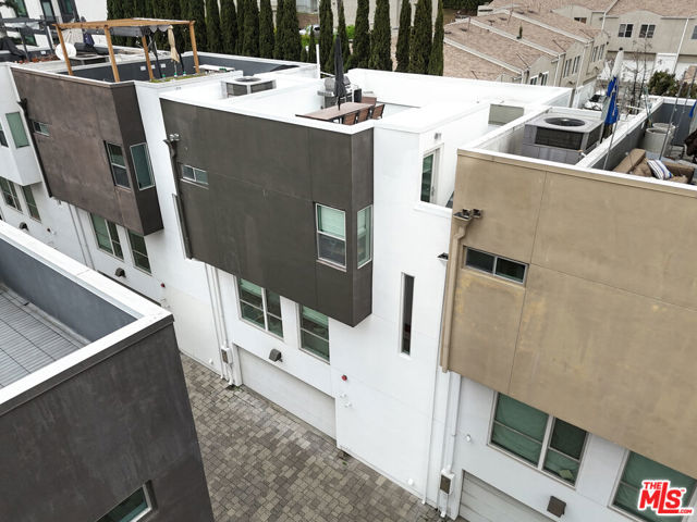 1859 Silent Era Drive, Los Angeles CA: https://media.crmls.org/mediaz/e7aed2d2-0088-4d45-94c8-03b971133912.jpg