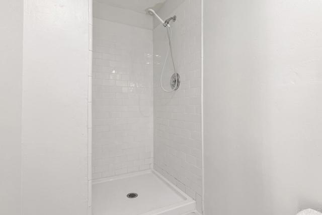 Image 15 of 25 For 3235 Monroe St  Studio
