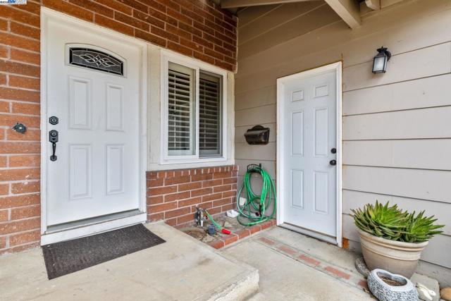 368 Helen Way, Livermore CA: https://media.crmls.org/mediaz/e7af6cf1-1025-4073-8b8a-7b351346b4dc.jpg