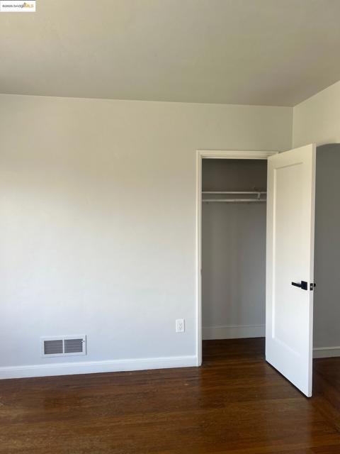 863 40th St., Oakland CA: https://media.crmls.org/mediaz/e7af7663-5bdf-42a4-bc85-9aac284a455d.jpg