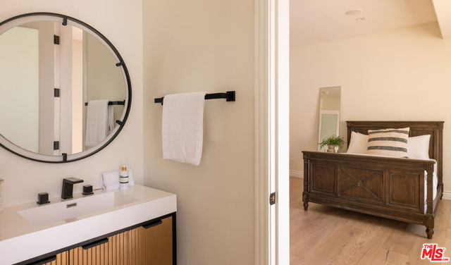 1113 Amherst Avenue, Los Angeles CA: https://media.crmls.org/mediaz/e7afcc5b-c7c6-4791-8795-6ac2c8f28d76.jpg