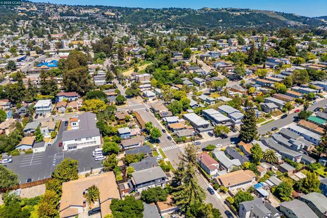 3018 Courtland Ave, Oakland CA: https://media.crmls.org/mediaz/e7afe6be-d005-4f02-807b-17dfd28415cc.jpg