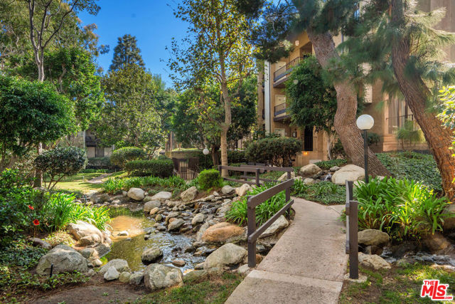 8114 Manitoba Street, Playa del Rey CA: https://media.crmls.org/mediaz/e7b0018f-af95-4e50-ab7e-95f45603998a.jpg