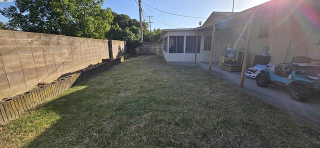 1661 Minnesota St, Fairfield CA: https://media.crmls.org/mediaz/e7b00da1-add1-4122-aa9b-fea71a98802e.jpg