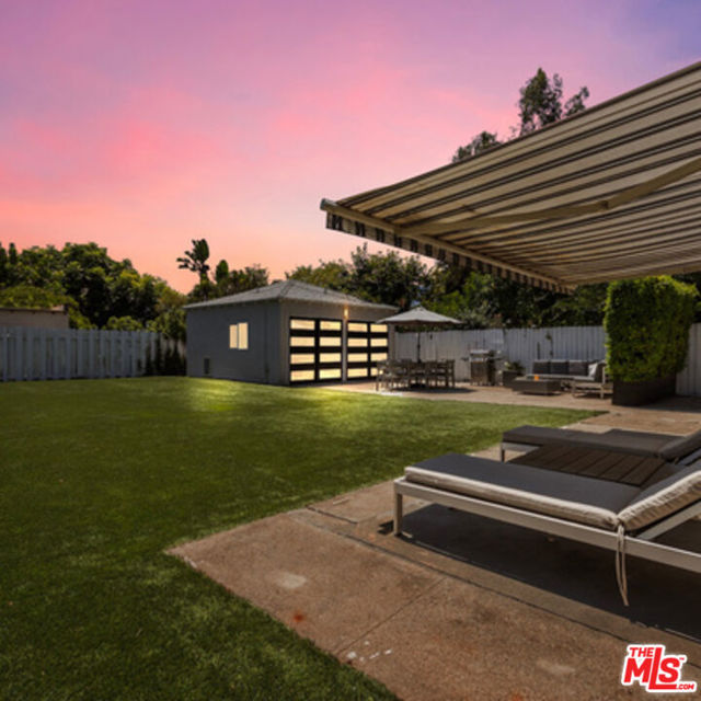 6526 6528 San Vicente Boulevard, Los Angeles CA: https://media.crmls.org/mediaz/e7b00f2a-a9db-4d01-8204-796ad9d7044e.jpg
