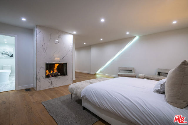 3701 Multiview Drive, Los Angeles CA: https://media.crmls.org/mediaz/e7b0d4c0-07c7-46f7-aff1-8e5823554cc6.jpg