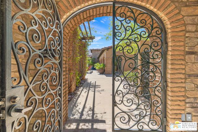 25 Santa Rosa Mountain Lane, Rancho Mirage, CA 92270