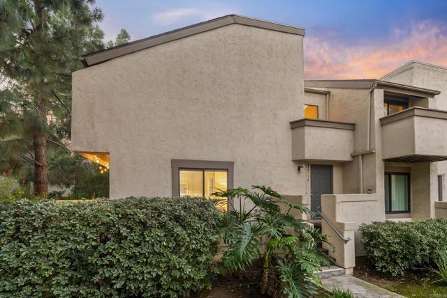 8441 Via Mallorca, La Jolla CA: https://media.crmls.org/mediaz/e7b10185-f6dc-430f-a664-539f1177e30a.jpg