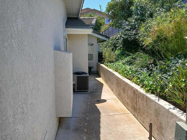 243 Horizon Hills, El Cajon CA: https://media.crmls.org/mediaz/e7b14392-3c1a-462b-8a1e-c62c1a9a8f28.jpg