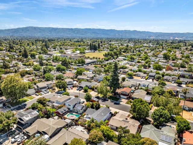 180 Coventry Drive, Campbell CA: https://media.crmls.org/mediaz/e7b222e3-71b7-4a2e-8891-ed2387edd363.jpg