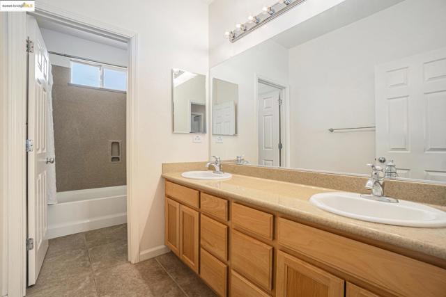 752 Jennifer Street, Brentwood CA: https://media.crmls.org/mediaz/e7b2564d-f994-4773-8f95-c5783c3329f6.jpg