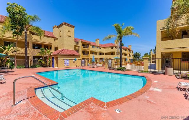2037 Burton st, San Diego CA: https://media.crmls.org/mediaz/e7b298fd-9e15-48d6-9e07-27a26ea412ef.jpg