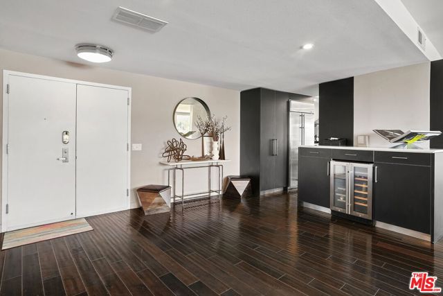 7250 Franklin Avenue, Los Angeles CA: https://media.crmls.org/mediaz/e7b2df94-01b1-40eb-8b69-02e1de44ca57.jpg