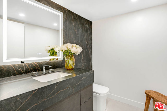 350 N Palm Drive, Beverly Hills CA: https://media.crmls.org/mediaz/e7b30beb-9626-4e9c-a13b-8283e48ea6a0.jpg