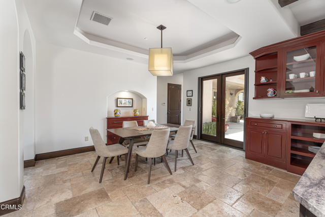 2330 Crystal Lane, Pasadena CA: https://media.crmls.org/mediaz/e7b38c81-0d4b-46c8-90a0-d93e5ce3fefc.jpg