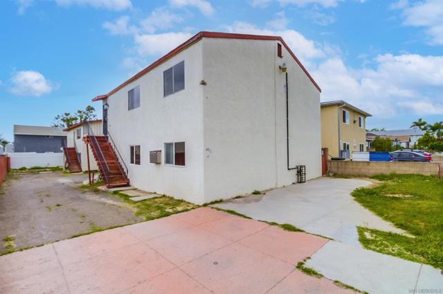 4410 12 Highland Ave, San Diego CA: https://media.crmls.org/mediaz/e7b3ecd3-c13a-449b-aea9-49a2af0c4939.jpg