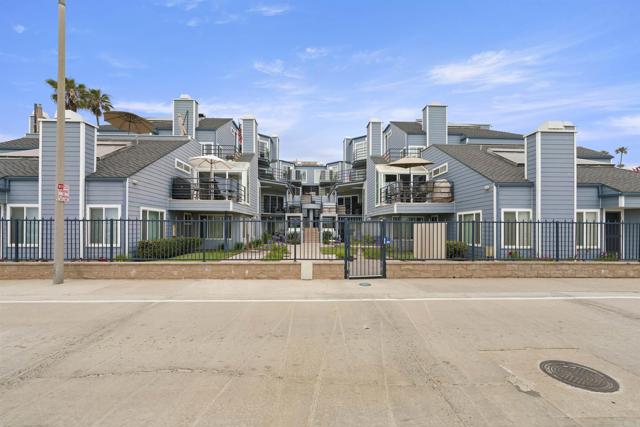 804 N The Strand, Oceanside CA: https://media.crmls.org/mediaz/e7b4e9b3-a8f7-413d-9e4f-b3012aebc9dd.jpg