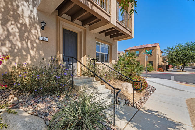 585 Via De La Paz, Palm Desert, CA 92211