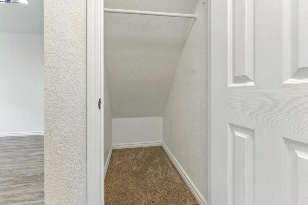 https://media.crmls.org/mediaz/e7b563e0-8482-4474-ba7d-f9c82b41d045.jpg?preset=X-Large