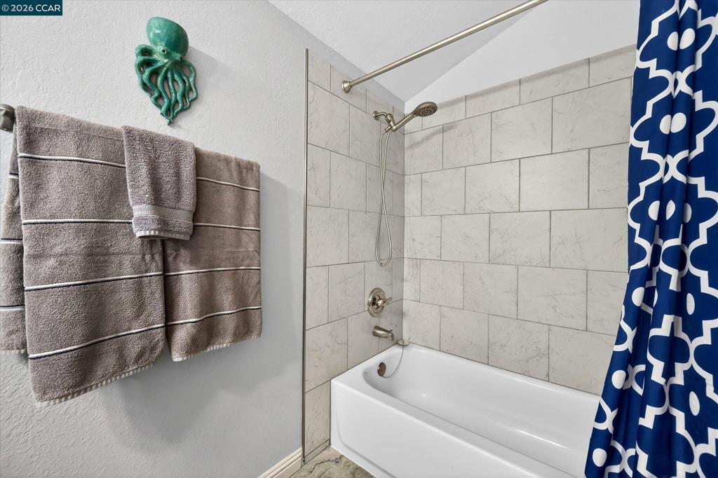 https://media.crmls.org/mediaz/e7b591d8-096b-4aac-a806-2a329abff02f.jpg?preset=X-Large