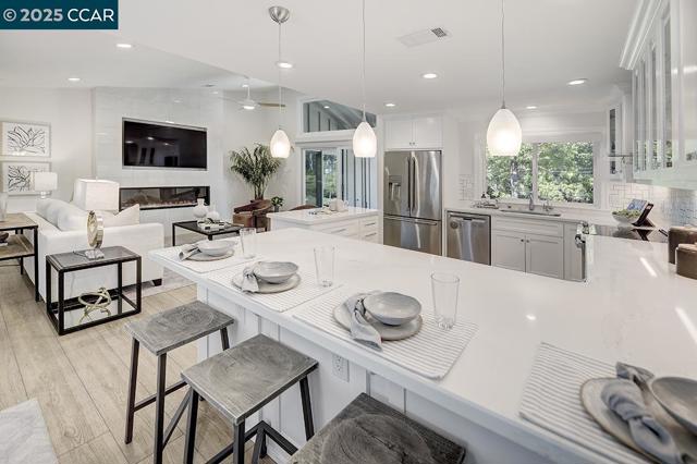 2607 Saklan Indian Dr, Walnut Creek CA: https://media.crmls.org/mediaz/e7b59668-9e07-494e-87f2-5f5438e2d59b.jpg