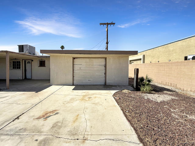 83053 Sonora Avenue, Indio CA: https://media.crmls.org/mediaz/e7b5fb0c-16b1-4756-8c23-214e41e7c372.jpg