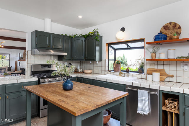 4802 Converse St Street, Los Angeles CA: https://media.crmls.org/mediaz/e7b614a2-9e86-48c7-b5f3-a9d954a7ecd3.jpg