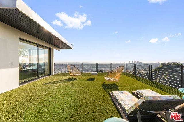 1501 Viewsite Terrace, Los Angeles CA: https://media.crmls.org/mediaz/e7b61ab6-941e-4c31-ba5a-0fafd382e9ad.jpg