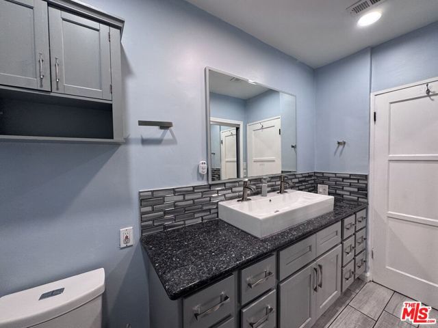 8850 S Wilton Place, Los Angeles CA: https://media.crmls.org/mediaz/e7b64e53-229e-4656-a3f2-278ca30f9678.jpg