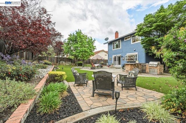 466 Crystalline Dr, Fremont CA: https://media.crmls.org/mediaz/e7b6a236-6045-4014-8cb6-1dfa1d025b70.jpg