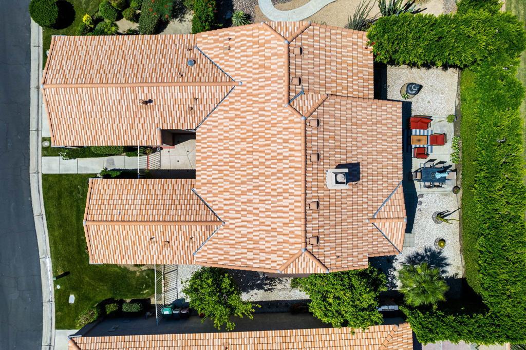 https://media.crmls.org/mediaz/e7b6fd8d-d1ac-48f0-825f-a110b0a27689.jpg?preset=X-Large