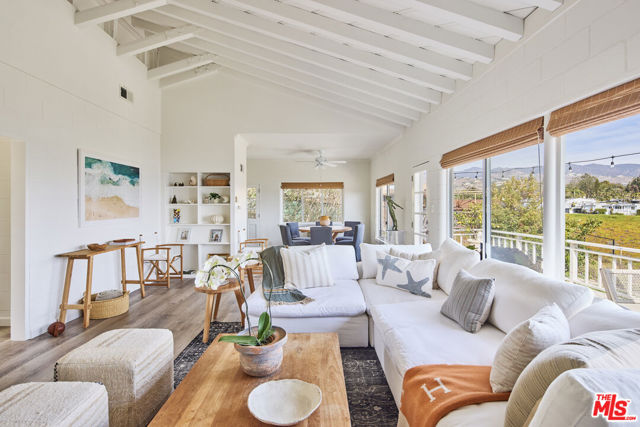 6734 Zumirez Drive, Malibu CA: https://media.crmls.org/mediaz/e7b84192-6a0a-4b1d-bf6d-88d82efd7d70.jpg