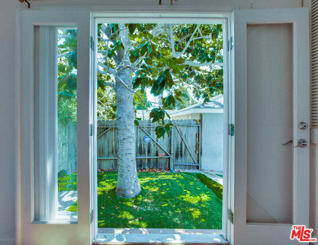 848 MARCO Place, Venice CA: https://media.crmls.org/mediaz/e7b88180-c74c-4dae-8299-a52104d5d9cb.jpg