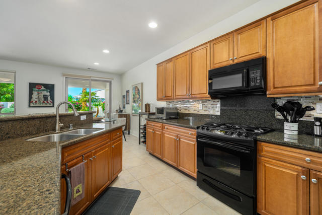 39859 Corte Velado, Indio CA: https://media.crmls.org/mediaz/e7b8e398-1416-4fd6-8b2a-32e89b120d16.jpg