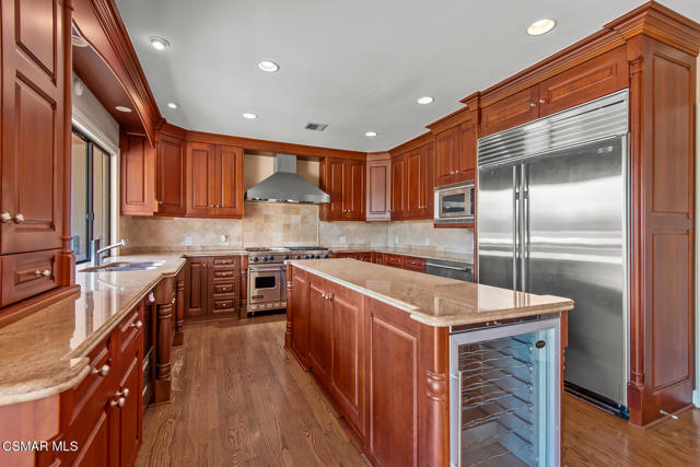 11 Inverness Road, Thousand Oaks CA: https://media.crmls.org/mediaz/e7b926f3-fa4d-4f4b-8a38-a16412dbd5eb.jpg