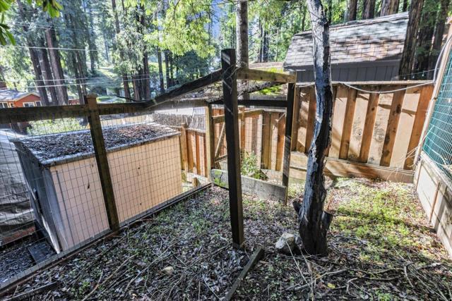 695 Creek Drive, Boulder Creek CA: https://media.crmls.org/mediaz/e7b938cb-c1d4-490f-be59-b4d4fde07335.jpg
